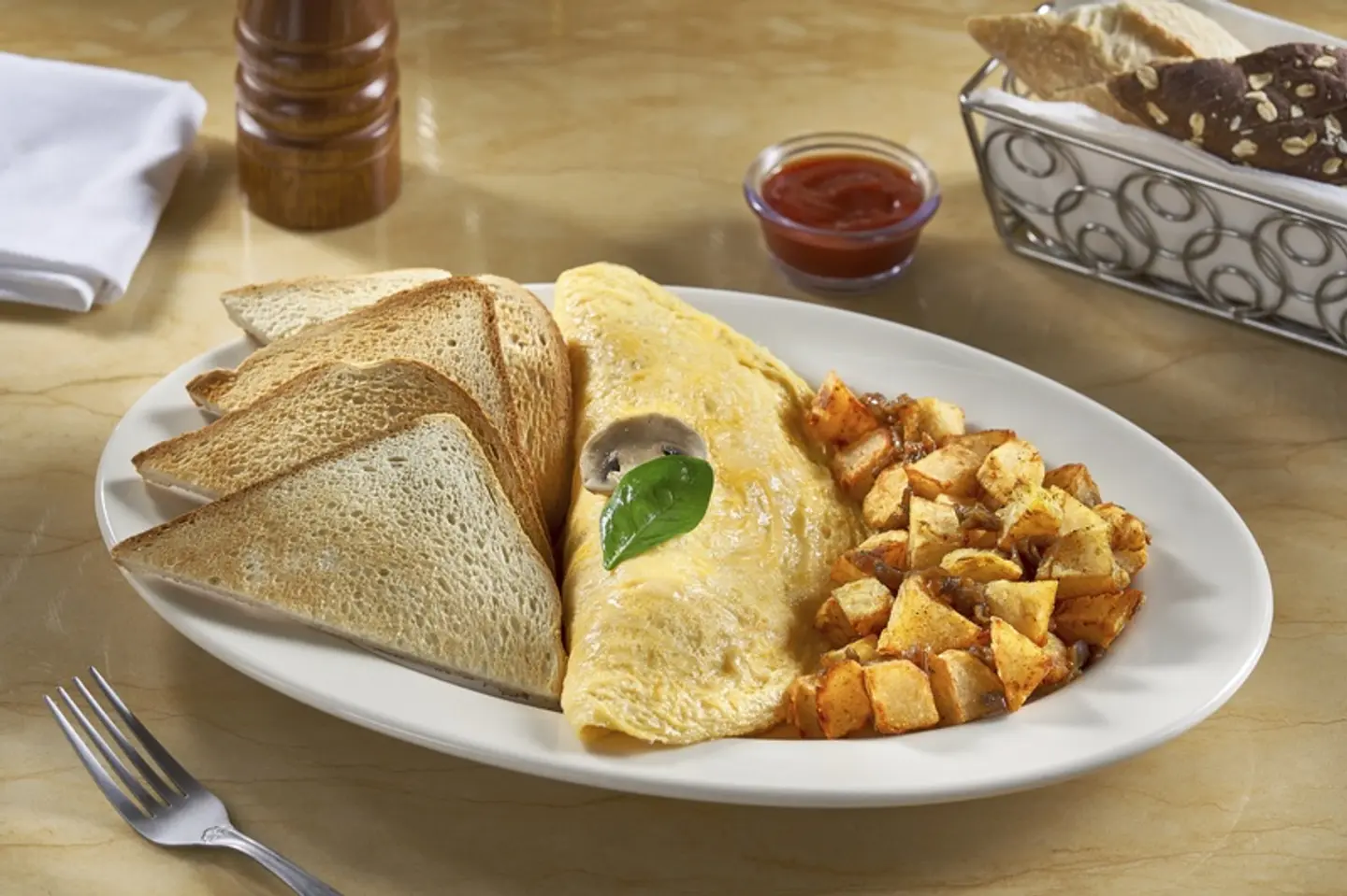 أومليت السبانخ، الفطر، اللحم البقري المقدّد والجبنة