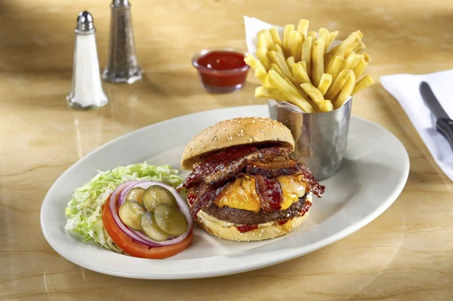 تشيز برغر اللحم البقري المقدد