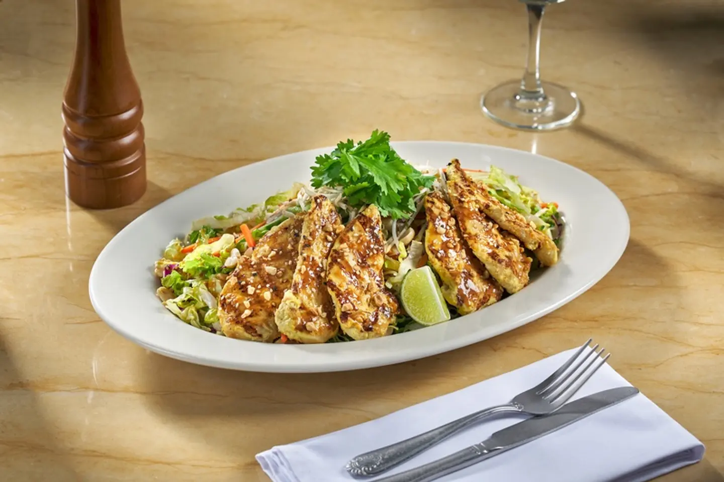 سلطة دجاج على الطريقة التايلندية