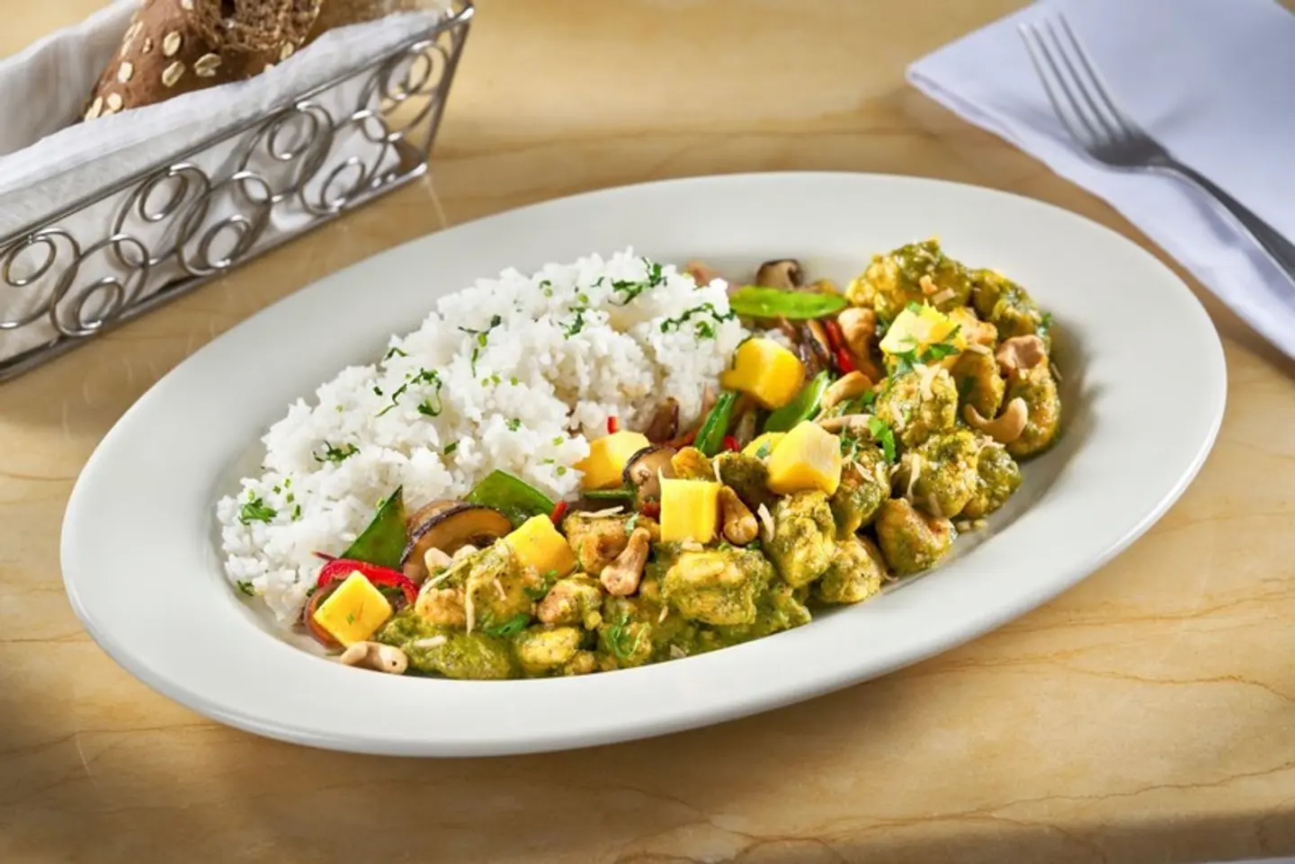 دجاج بجوز الهند والليمون على الطريقة التايلاندية