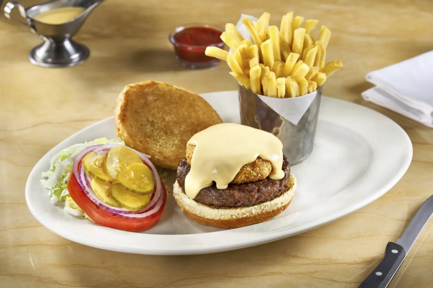 برغر المعكرونة والجبنة