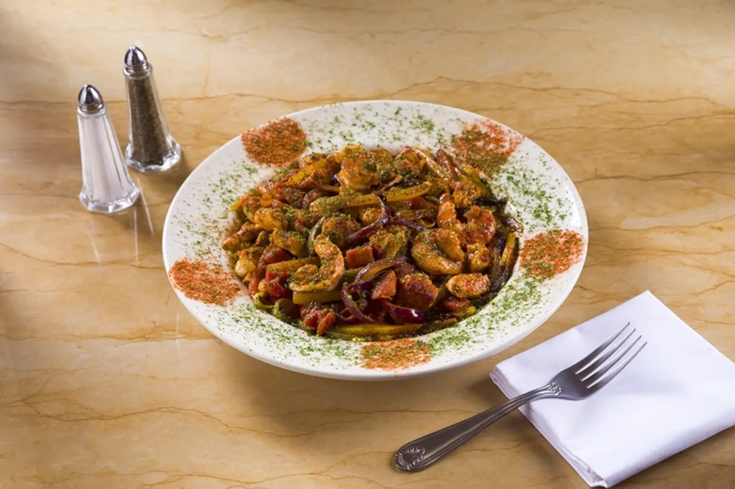 جمبالايا الكاجون مع الدجاج والروبيان