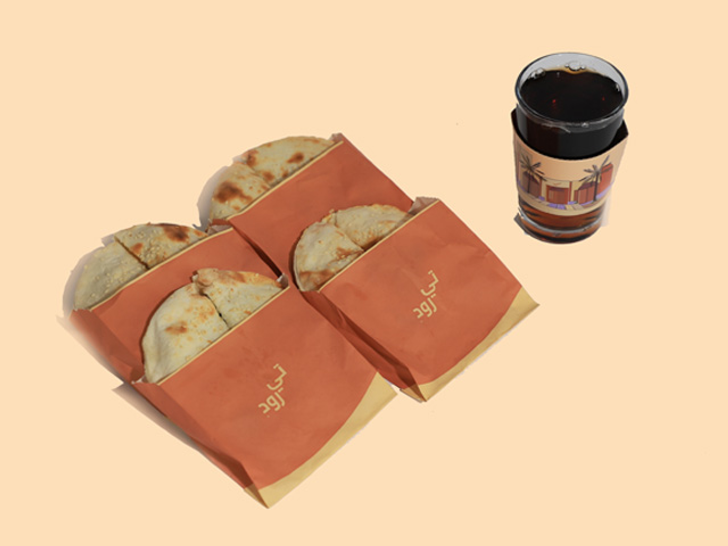 ٤ فطائر وكوب شاي