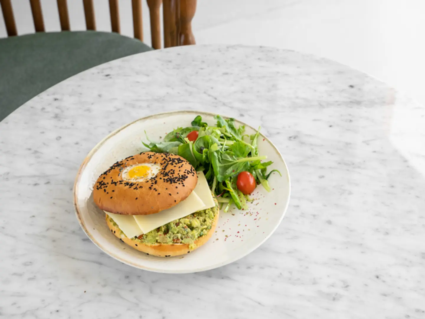 البيض بلأفوكادو