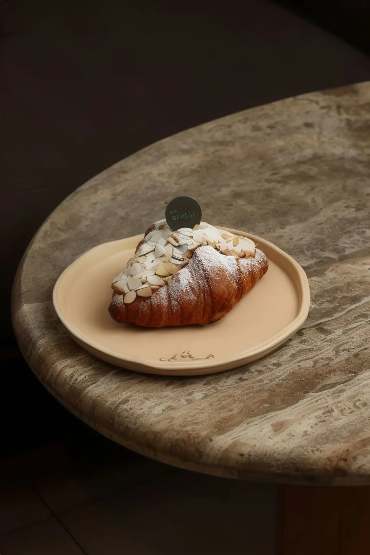 كرواسون اللوز