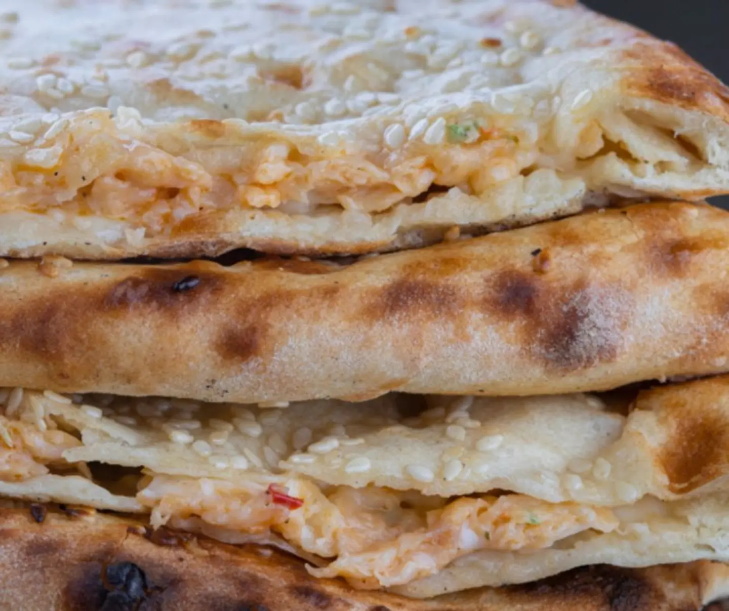 نان دجاج بالجبنة