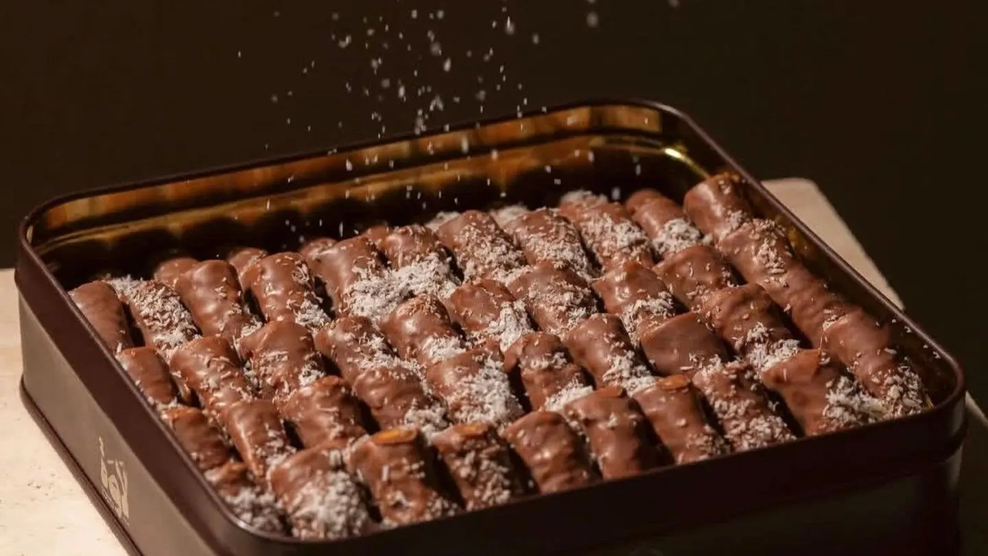 Large Coconut Loa 10700591