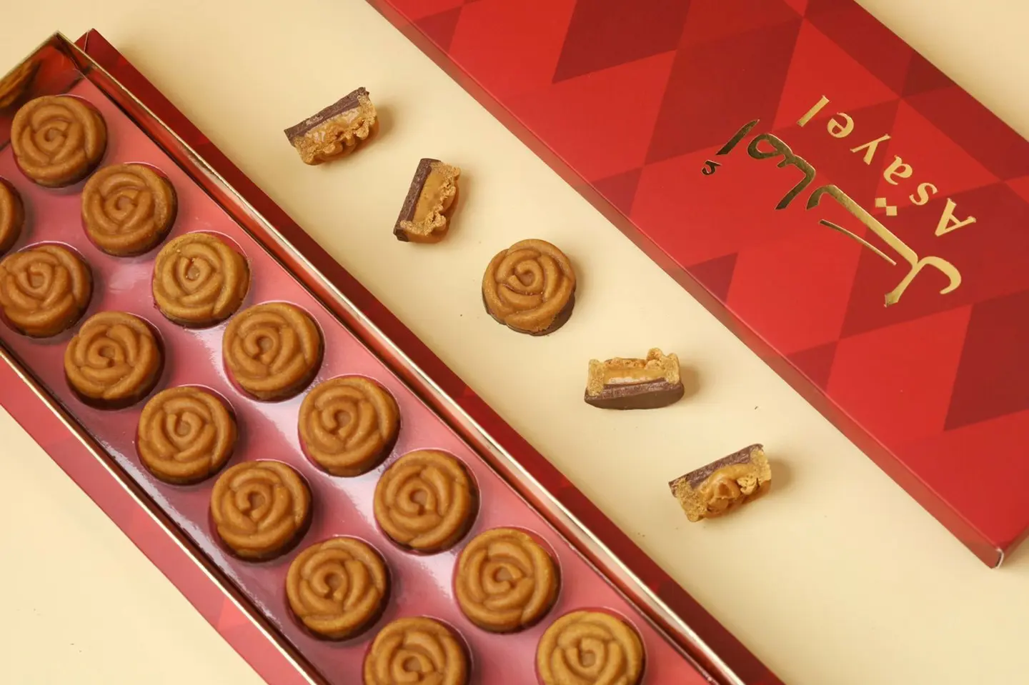 Semolina And Toasted Milk Roses 005175