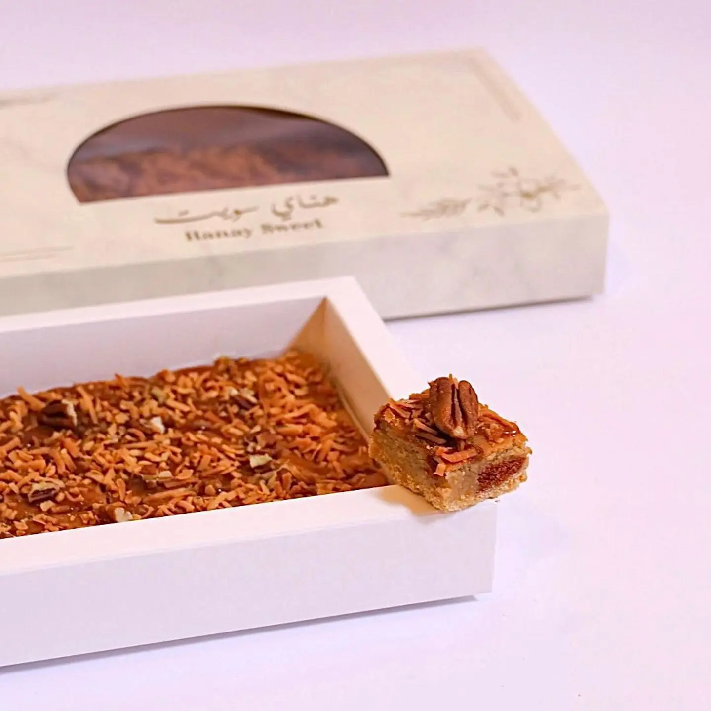 Small Date Cheese With Caramelized Coconut Q002454