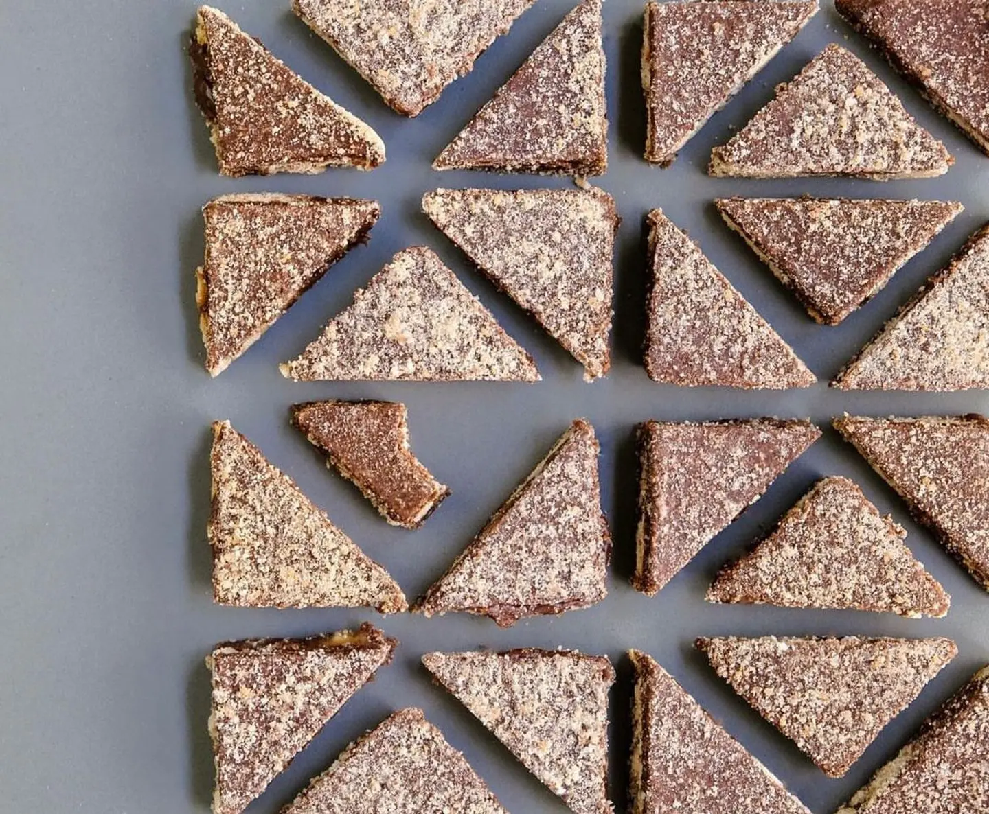 Dim Triangles 002575