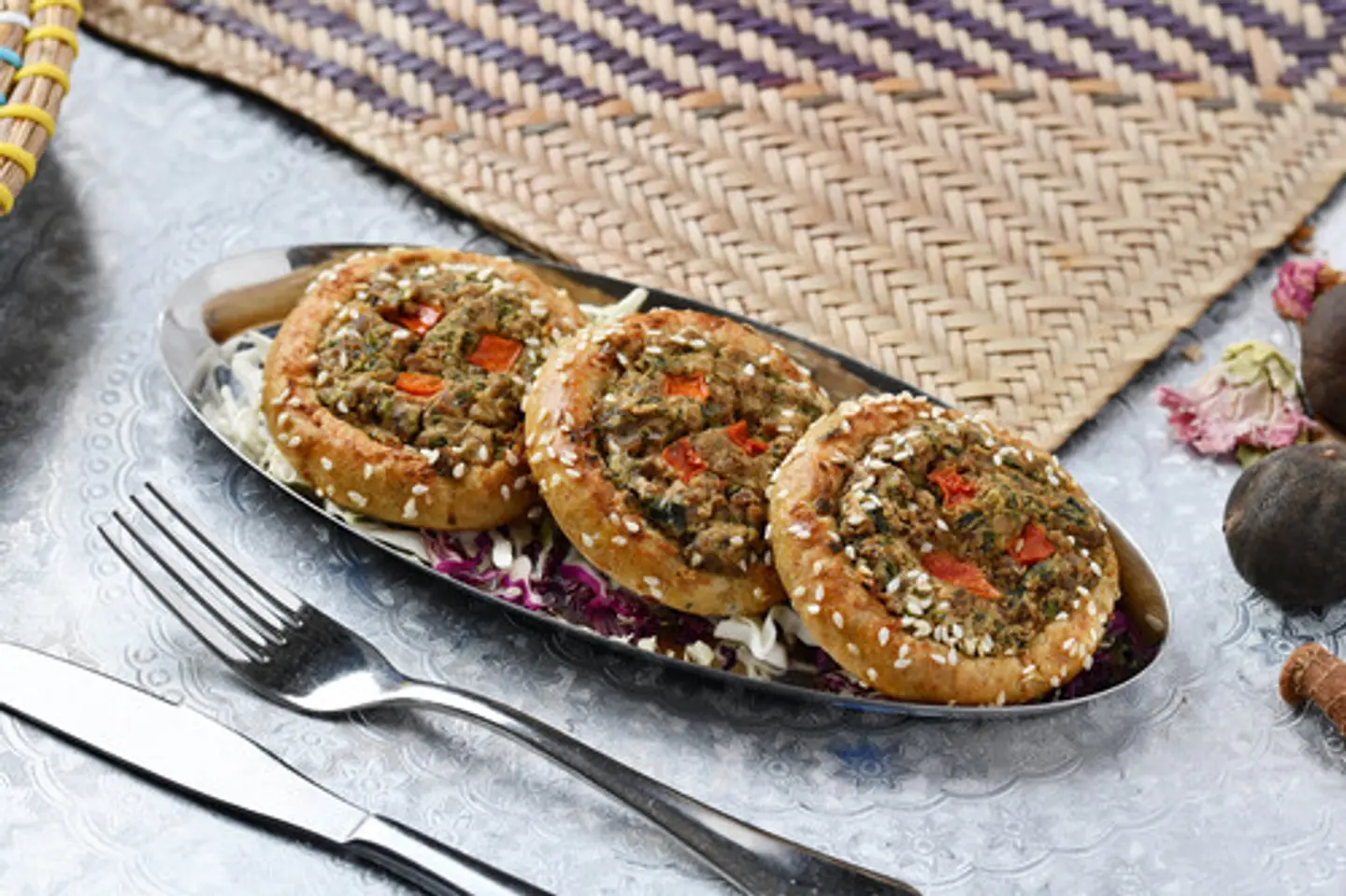 عيش أبو اللحم