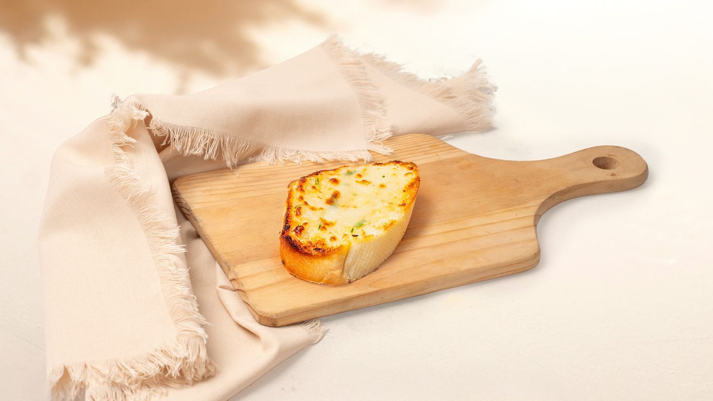 خبز بالثوم والموزاريلا (قطعة واحدة)