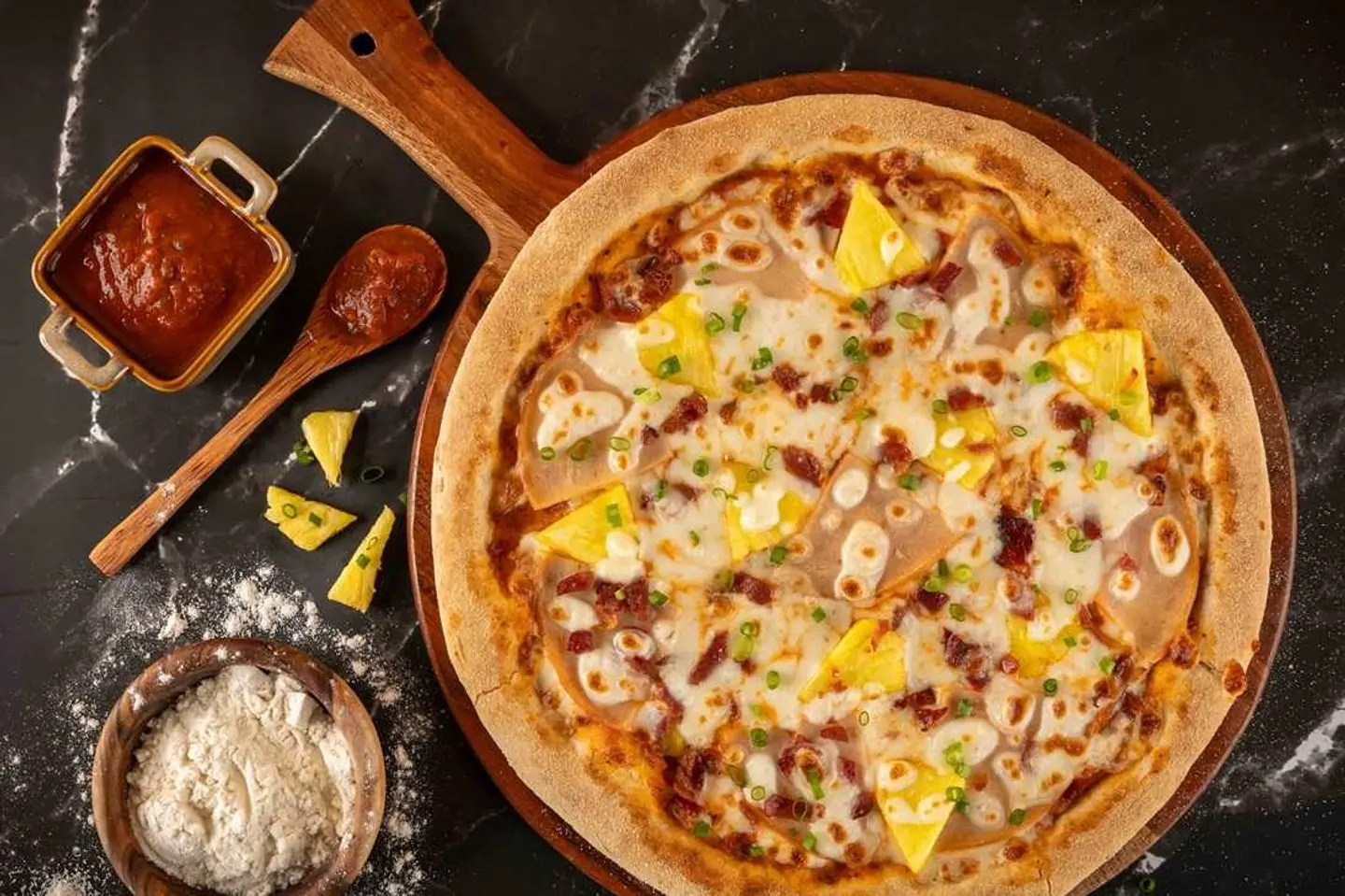 بيتزا هاواي كبيرة