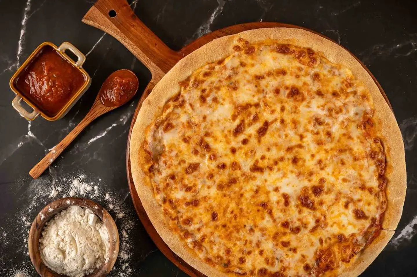 بيتزا مارجريتا كبيرة