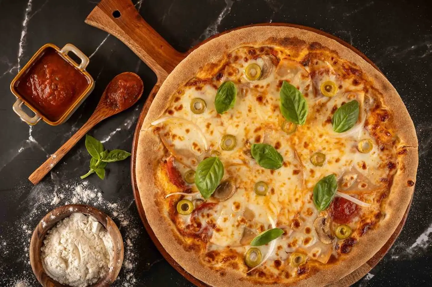 بيتزا إيطالية سوبريم كبيرة