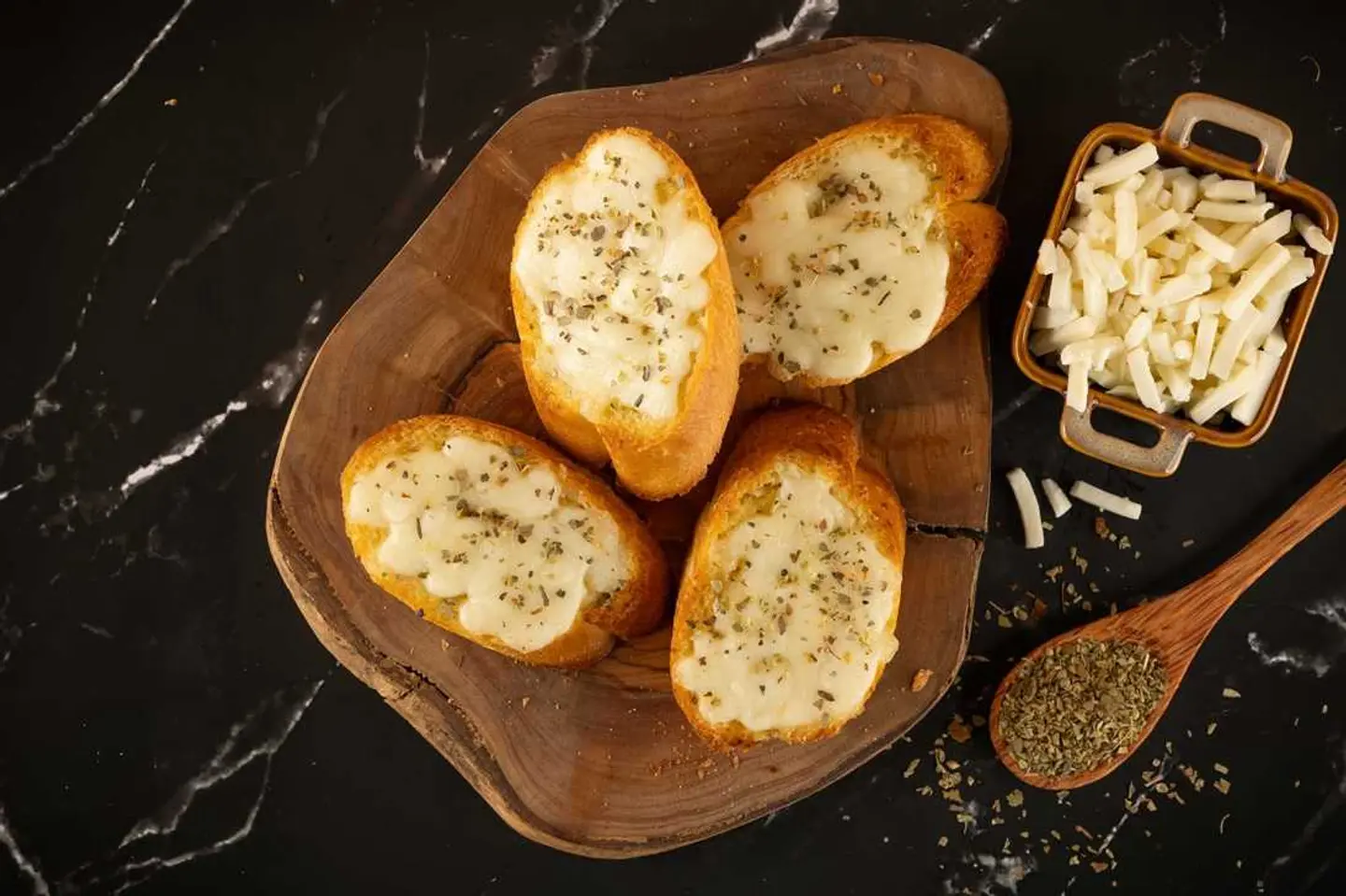 خبز الثوم بالجبن