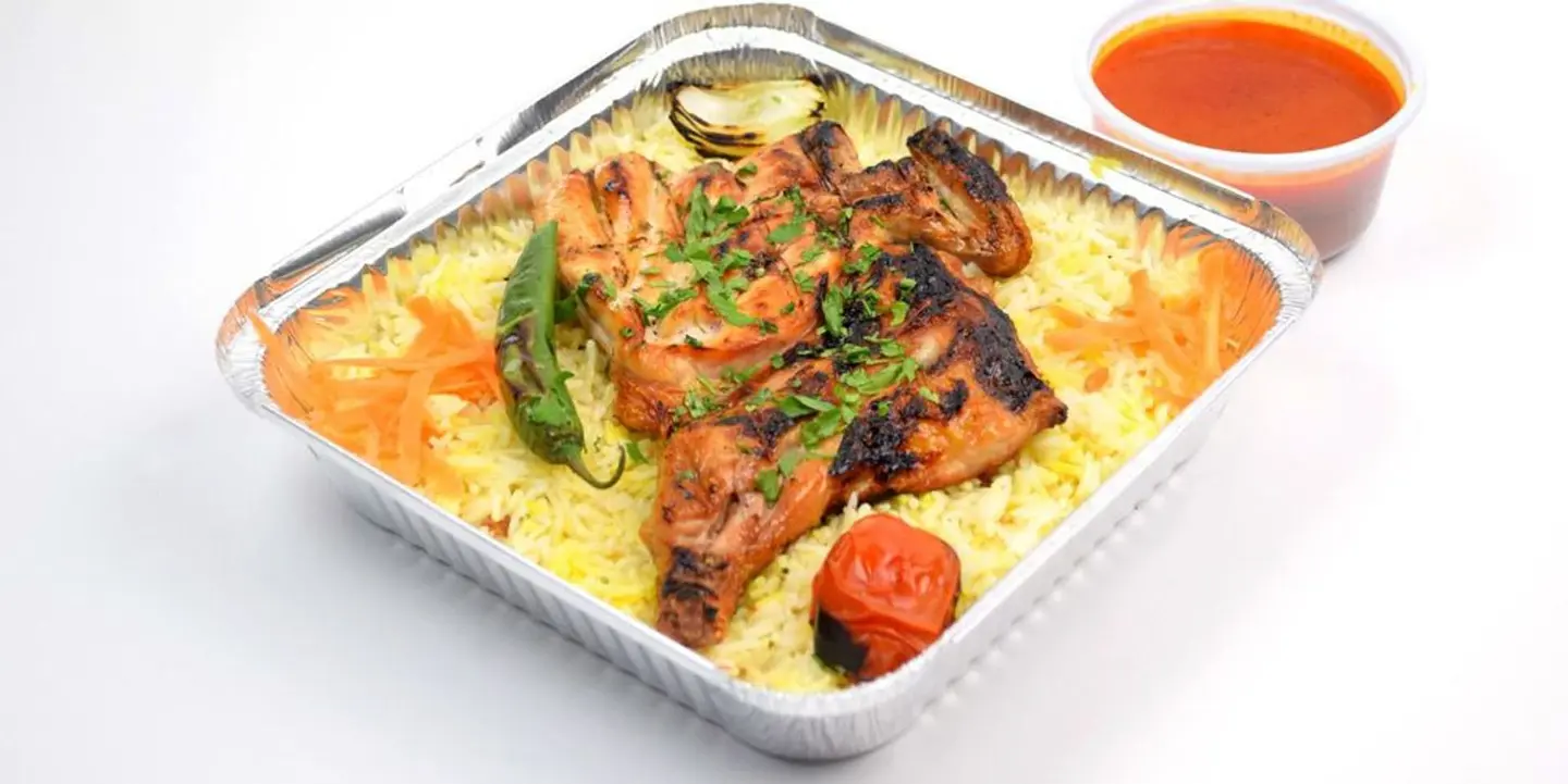 نصف دجاج عالفحم مع الرز