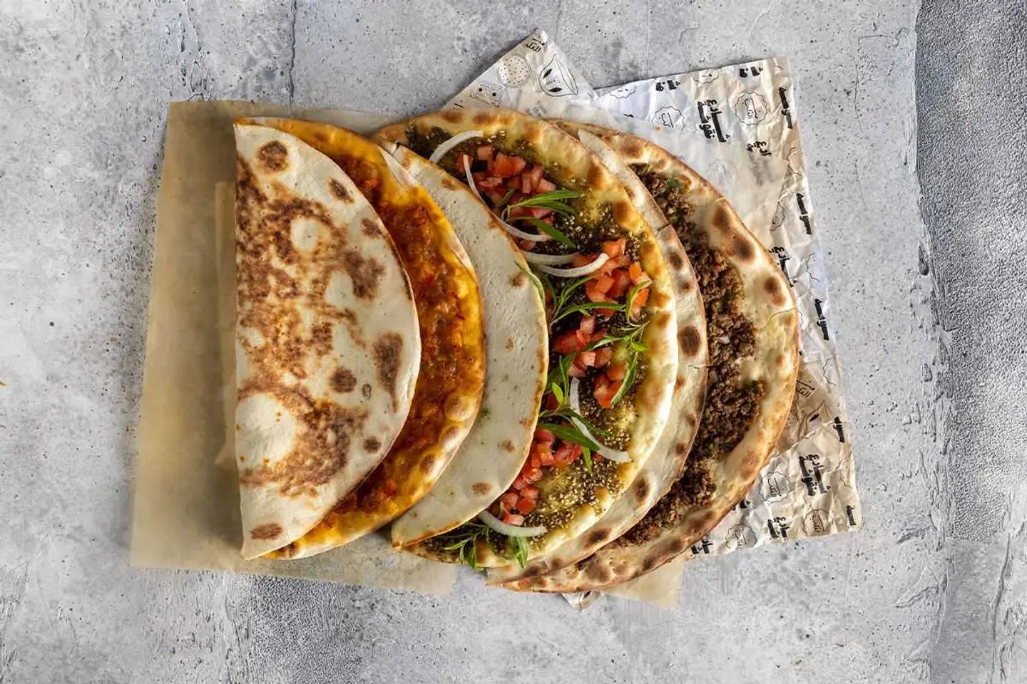 عرض المناقيش لـ ٣ أشخاص