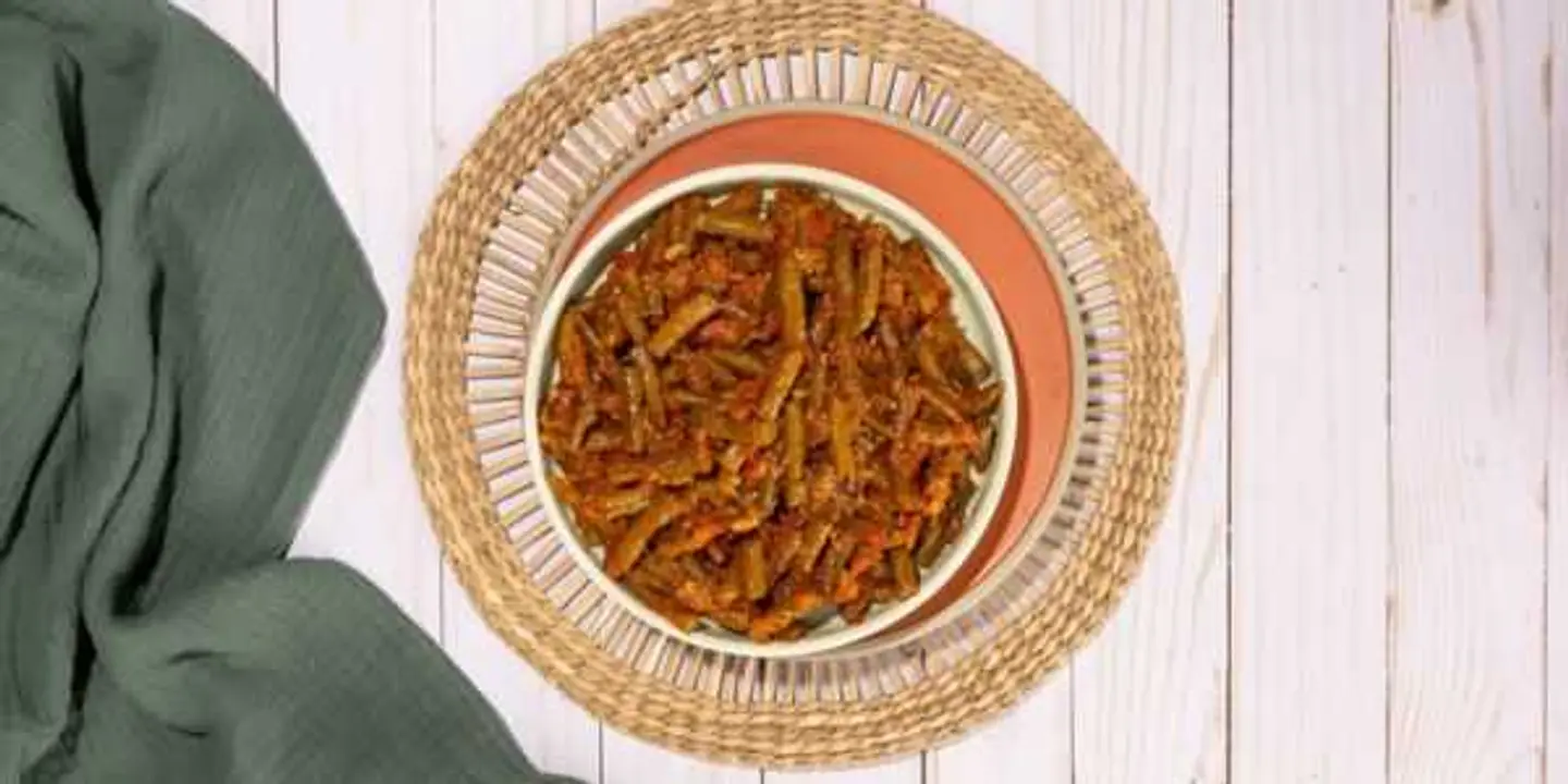 لوبية بالزيت