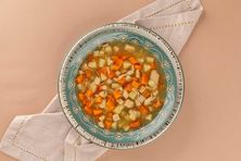 شوربة الدجاج بالشعيرية بالخضار