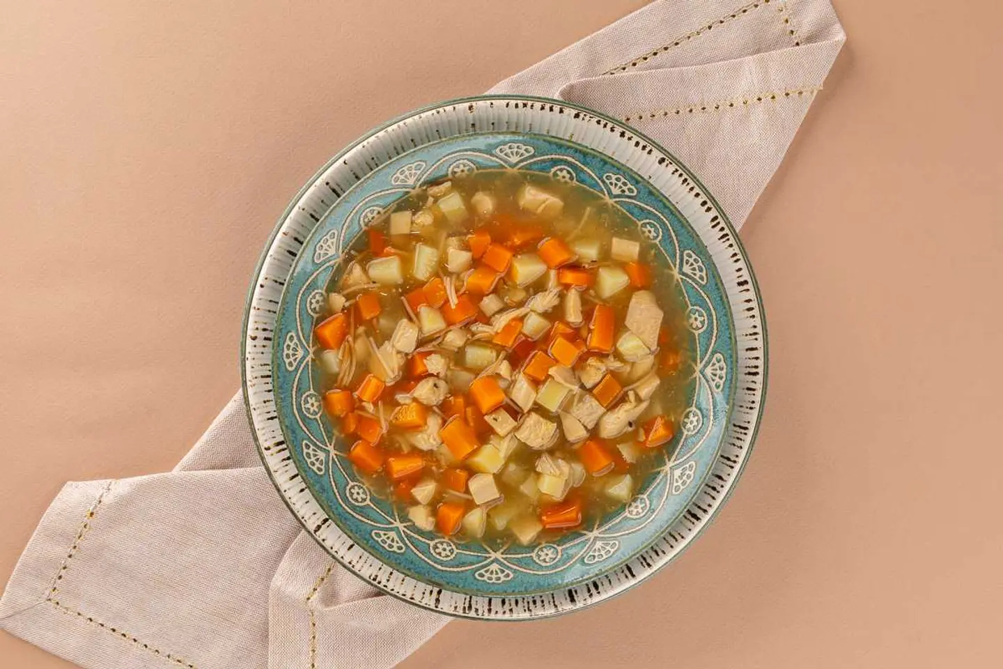شوربة الدجاج بالشعيرية بالخضار