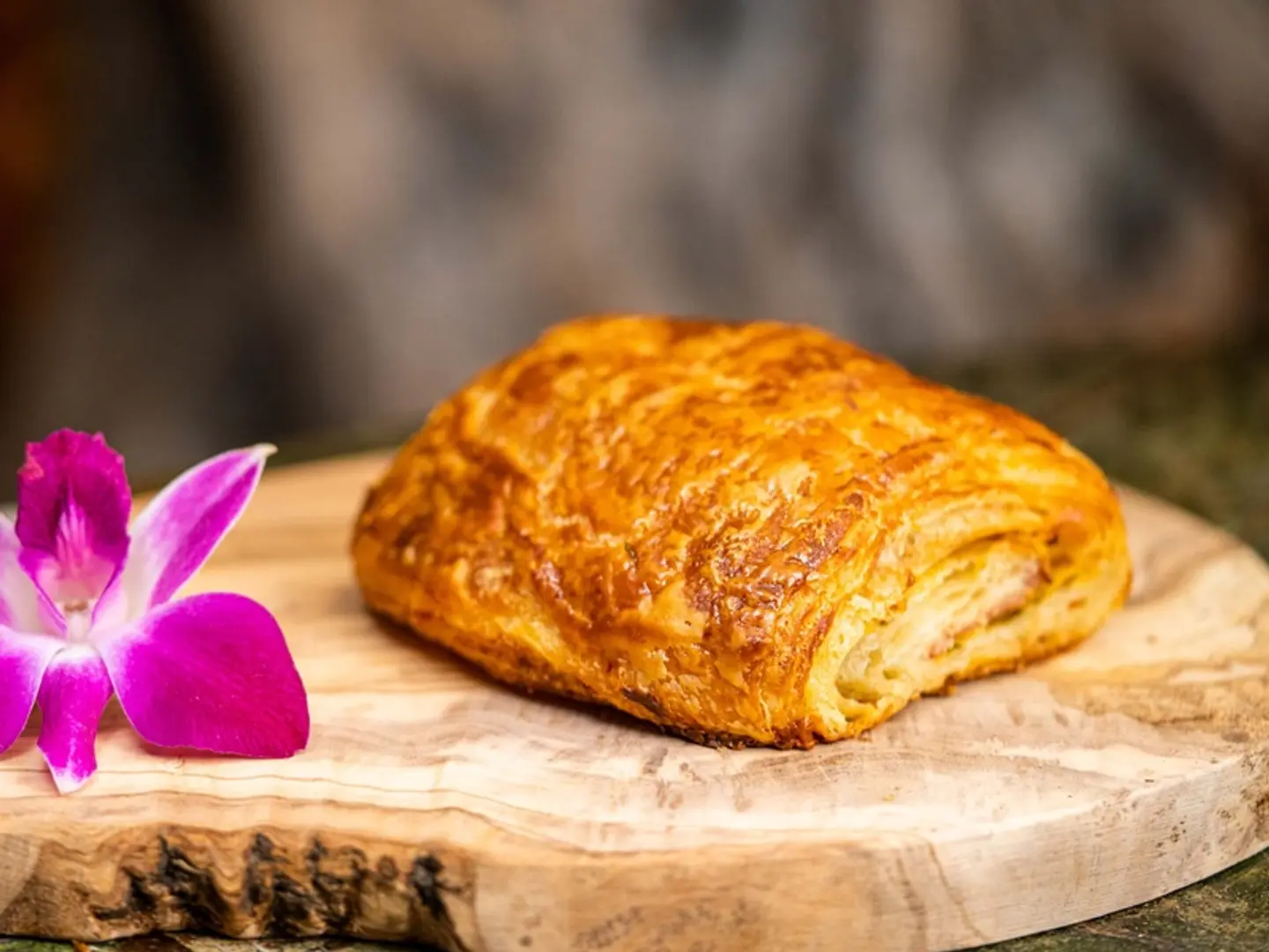 كرواسان ديك رومي والجبنة