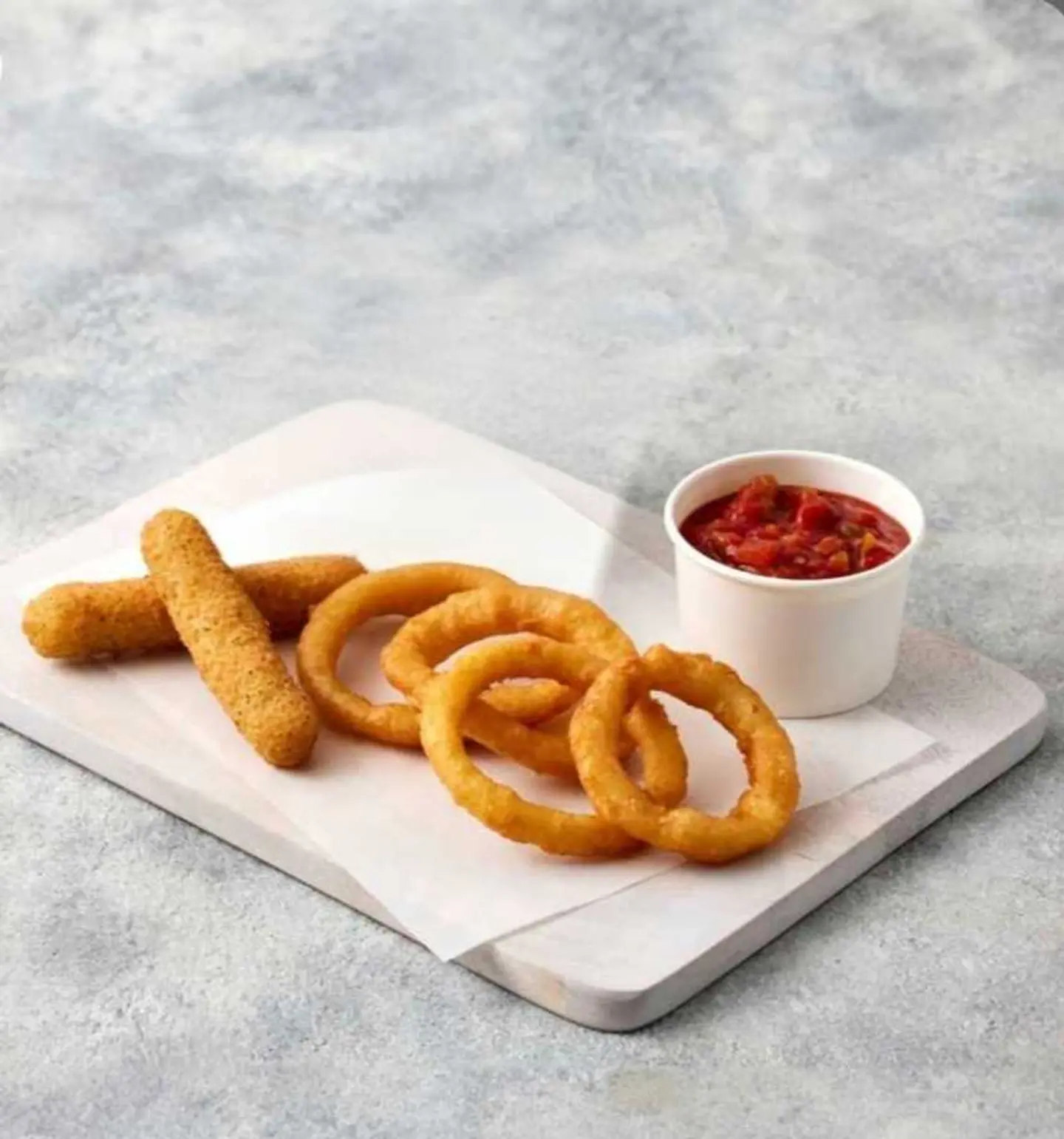 Mozzarella Sticks & Onion Ring
