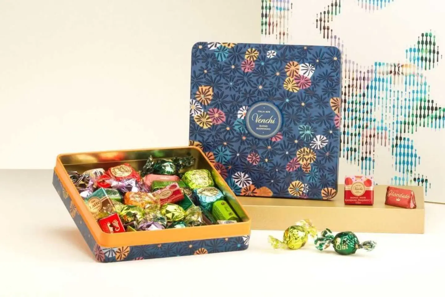 Murrine Blue Maxi Tin With Assorted Chocolates 419 G