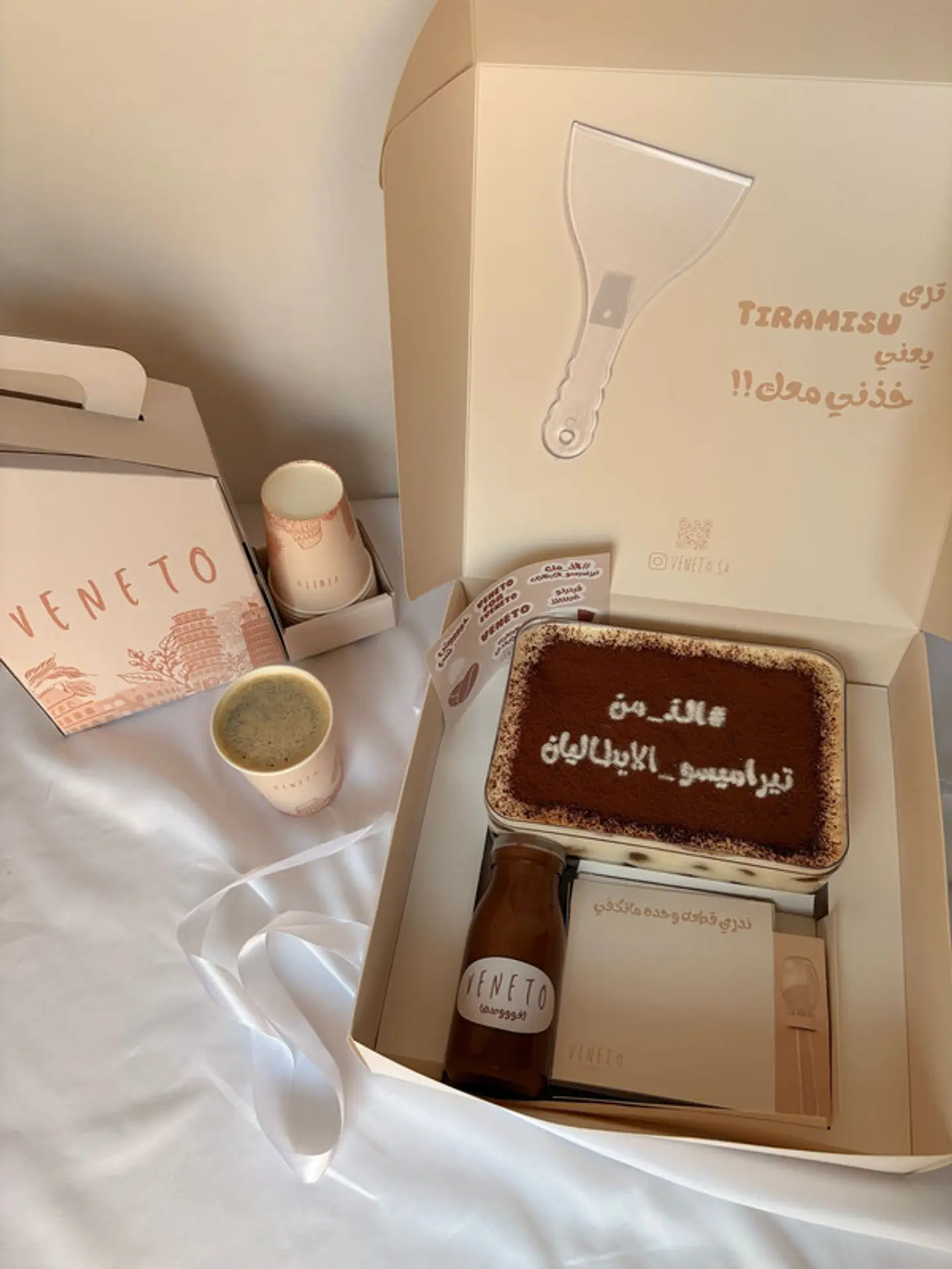 Large Classic Tiramisu And 2 Liter Black Coffee Box