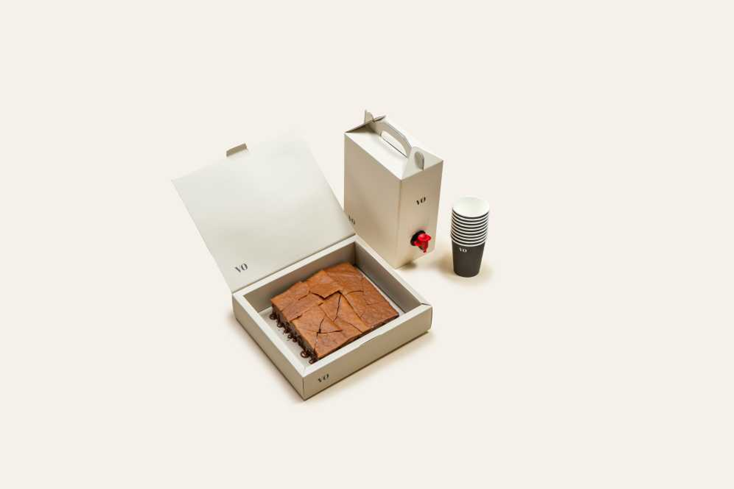 Box Duntail Cake + Coffee Day 2ltr Offer