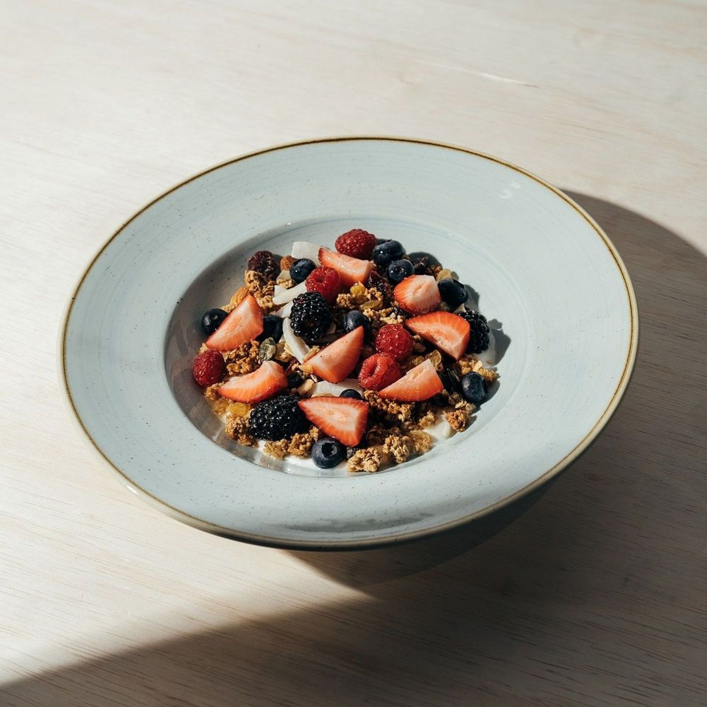Granola & Yogurt Bowl