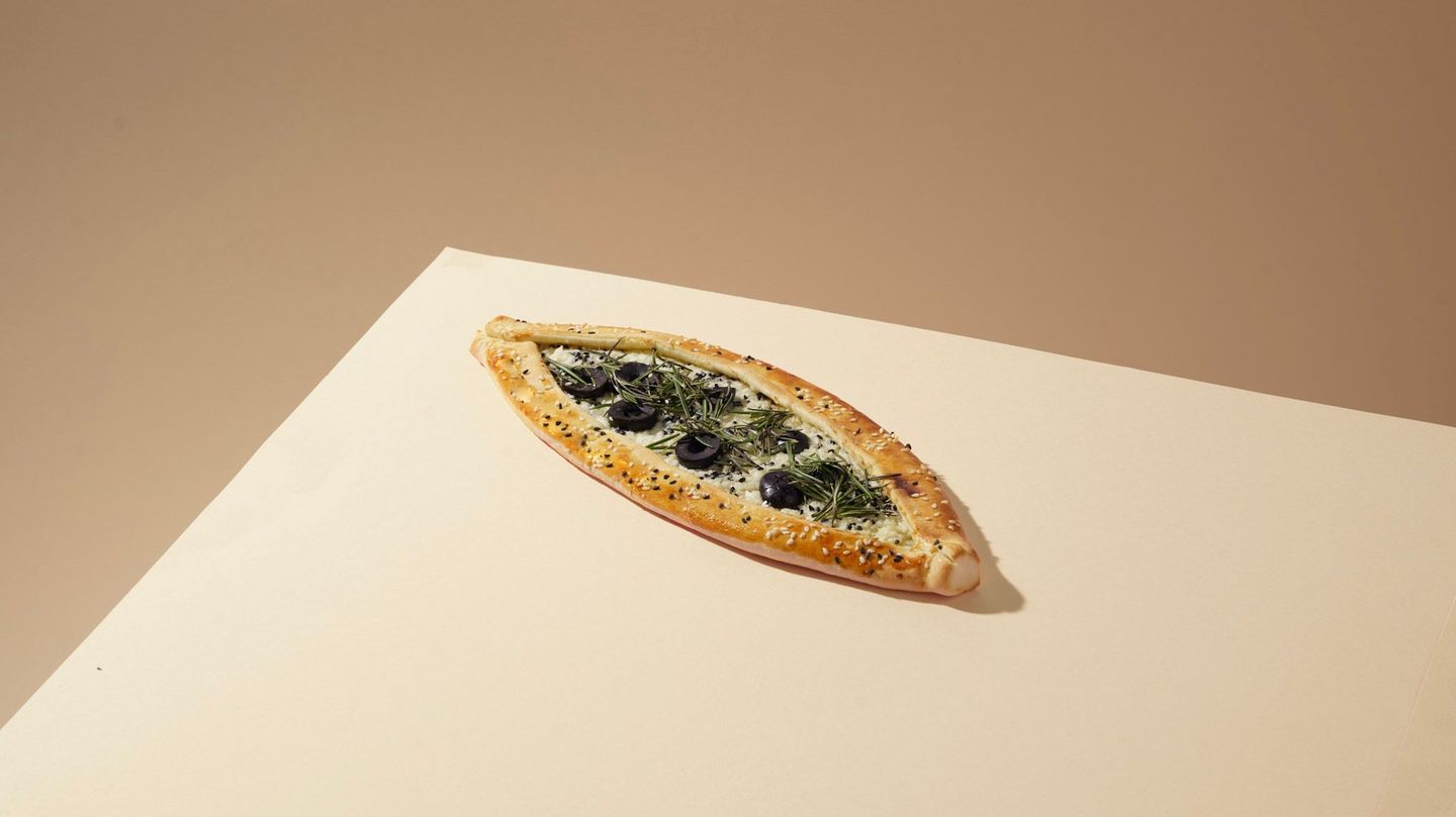 Pesto With Halloumi Mankousha