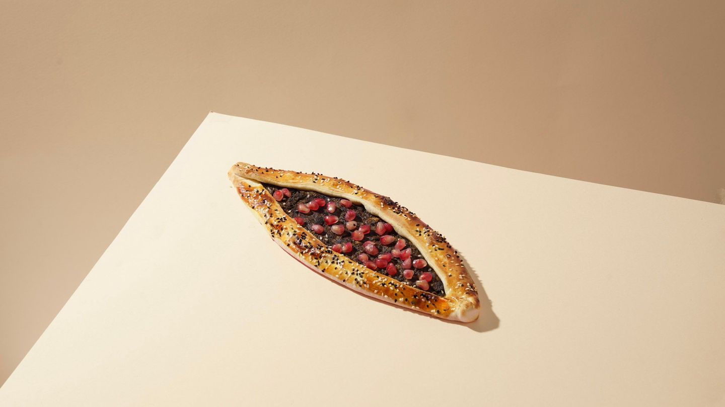 Spinach With Pomegranate Mankousha