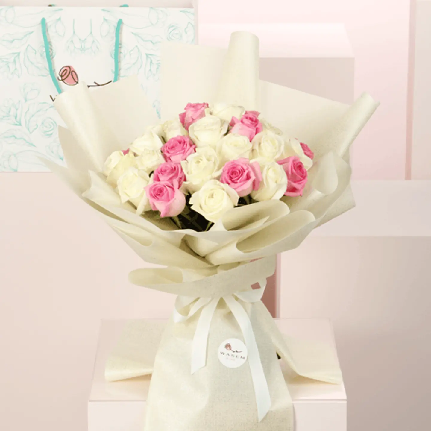 باقة 40 وردة ابيض و وردي