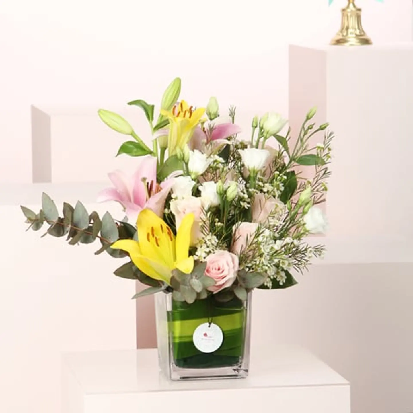 عناق الأزهار