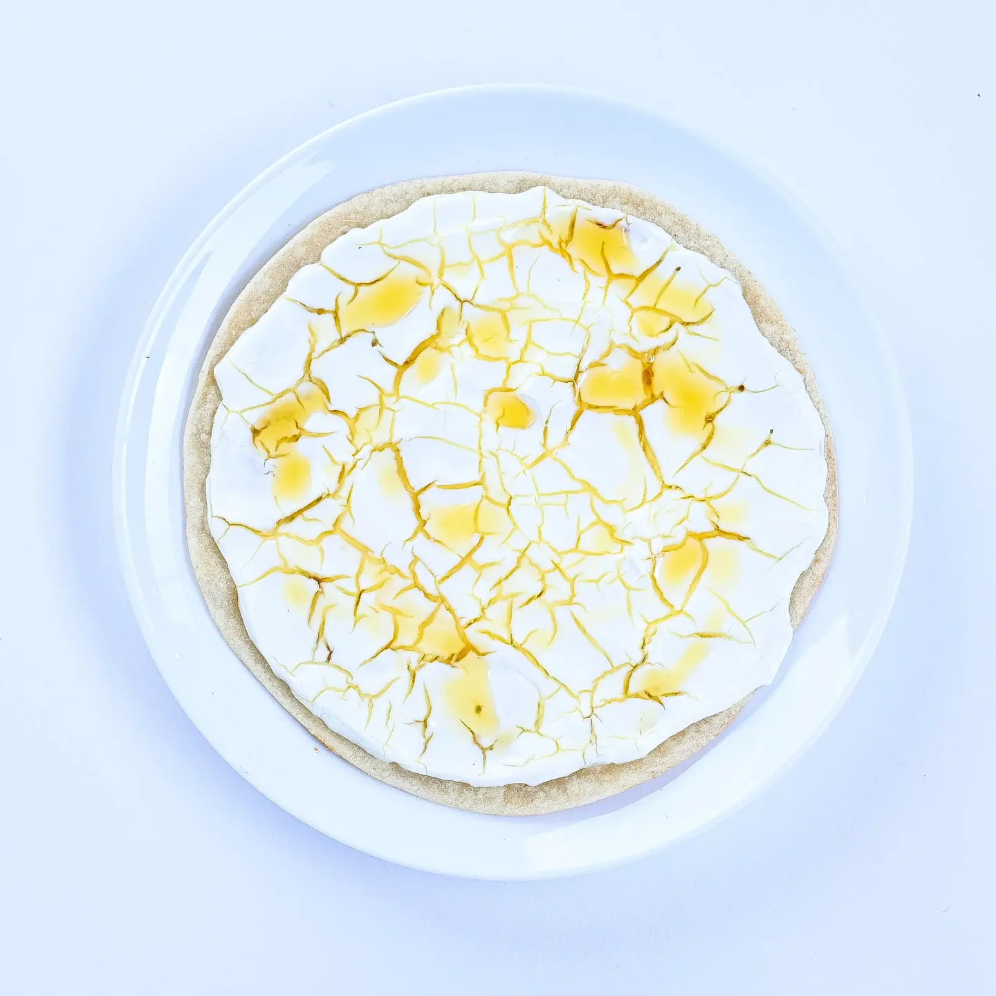 منقوشة لبنة مع عسل (صاج)