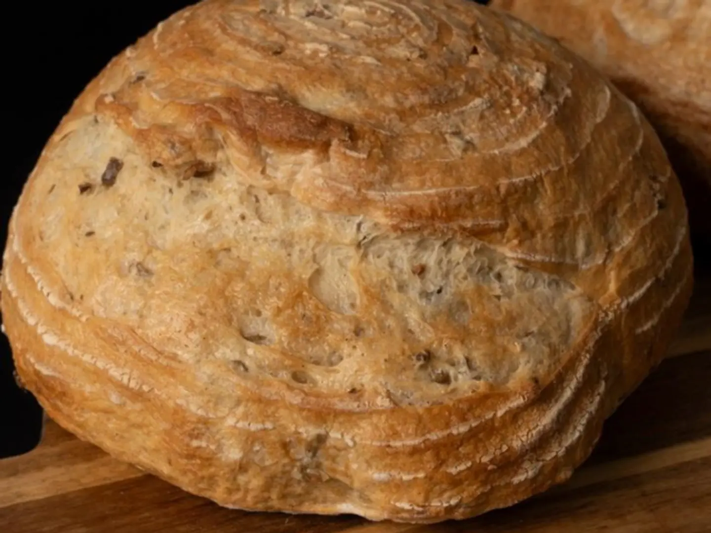 خبز ابيض بالزيتون