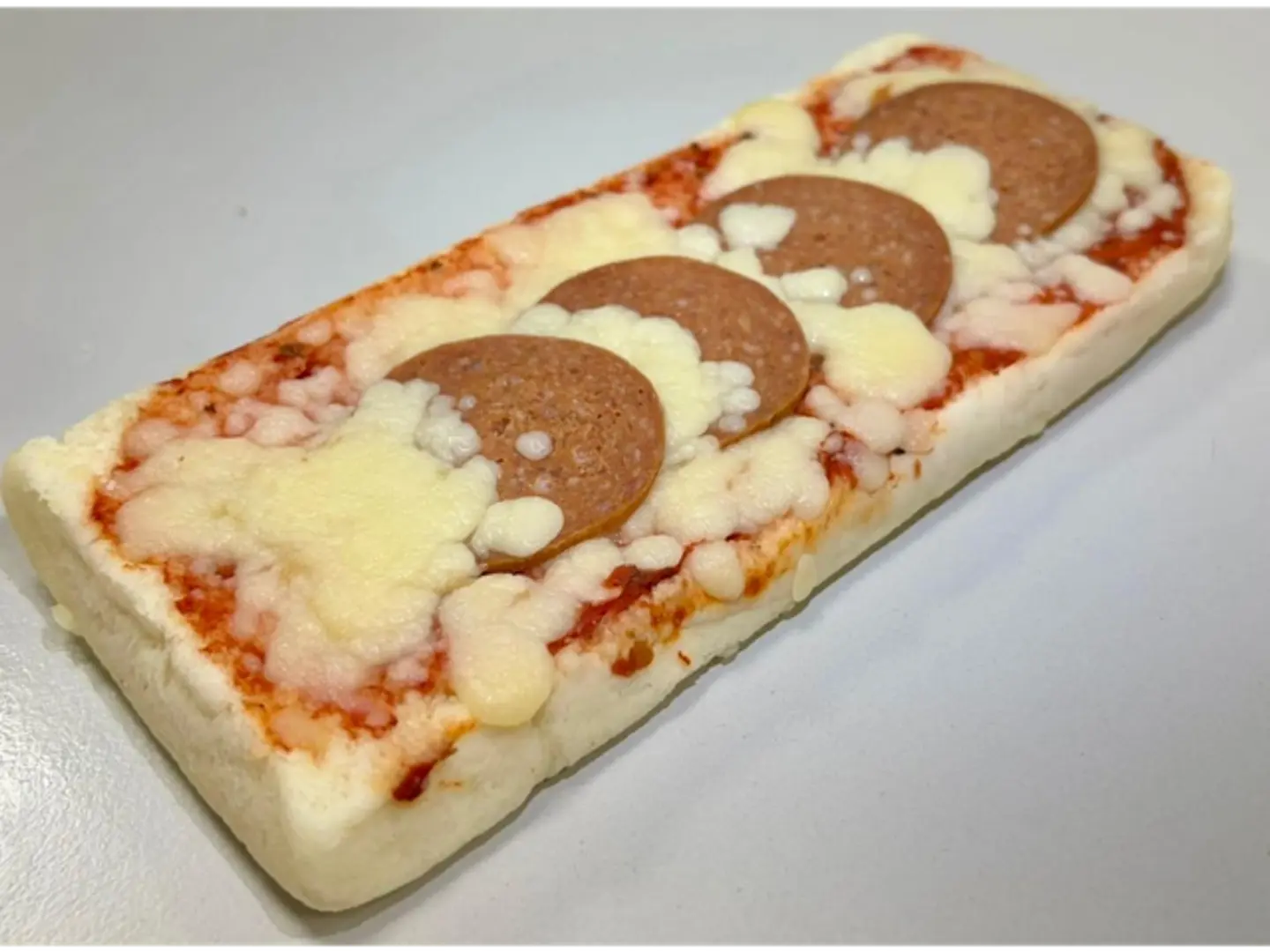 بيتزا بانيني بالببروني