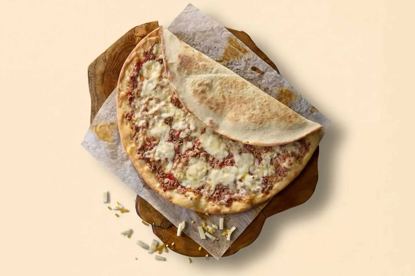 منقوشة لحم بعجين و جبنة