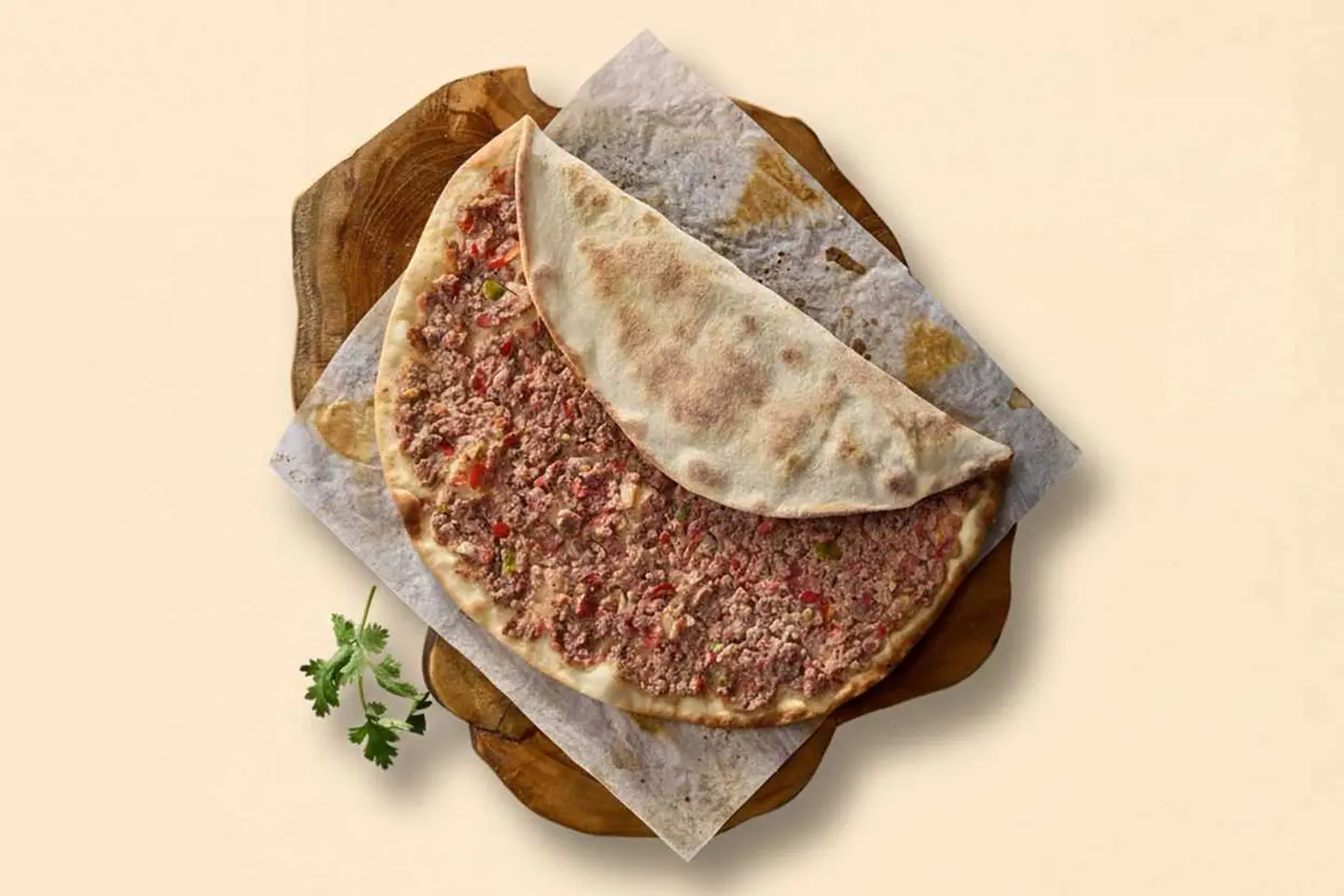 منقوشة لحم بعجين لبنانية