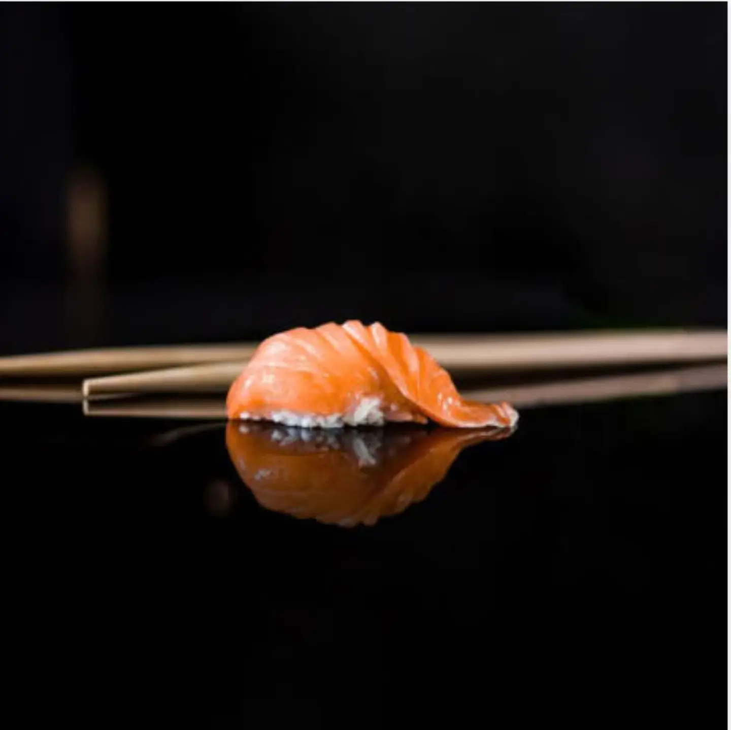 سلمون سوشي 2 قطعة