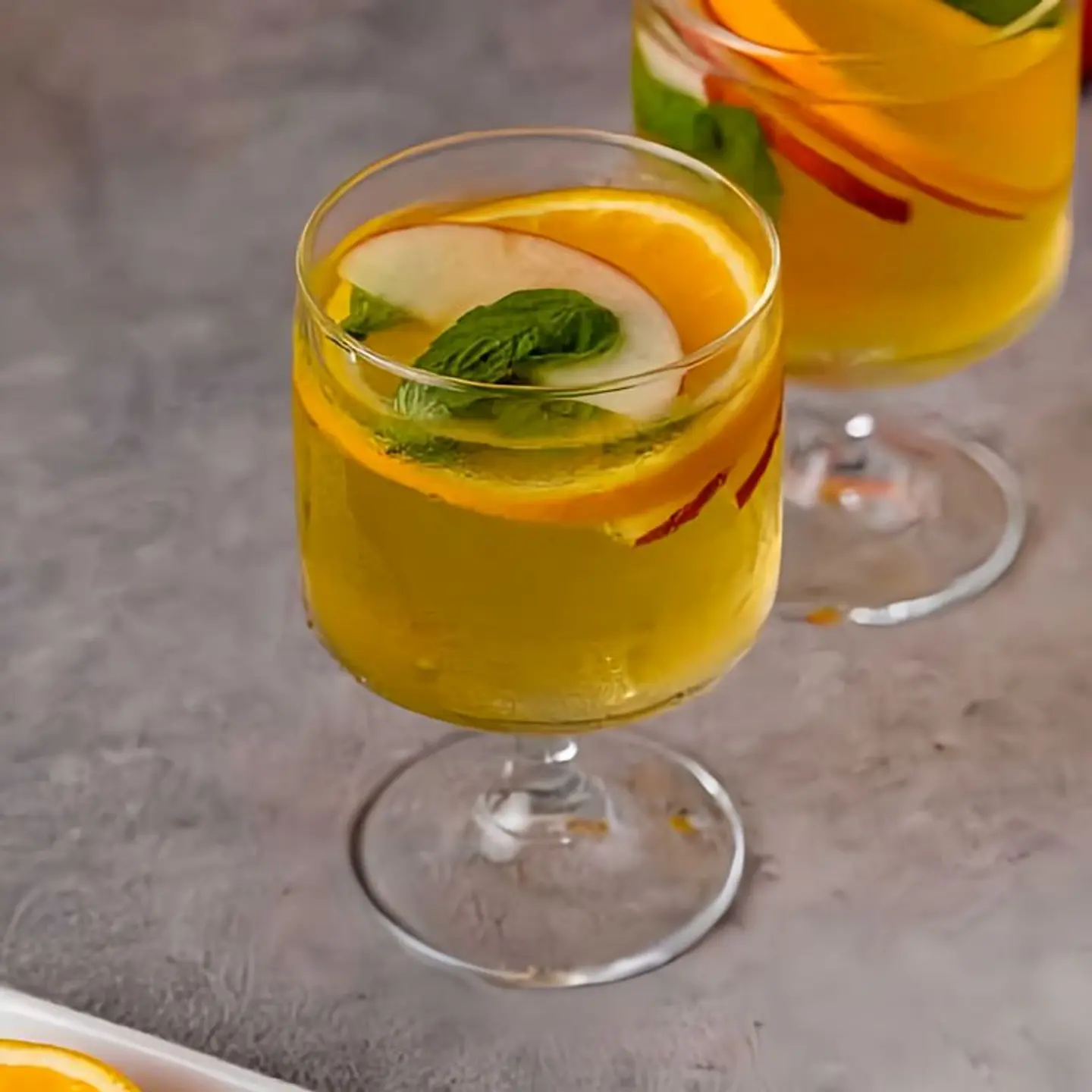 تفاح غازي مع فواكه