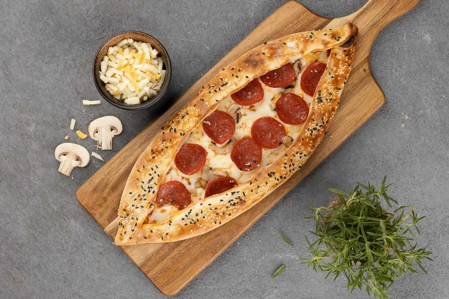 فطائر البيبروني والجبنة