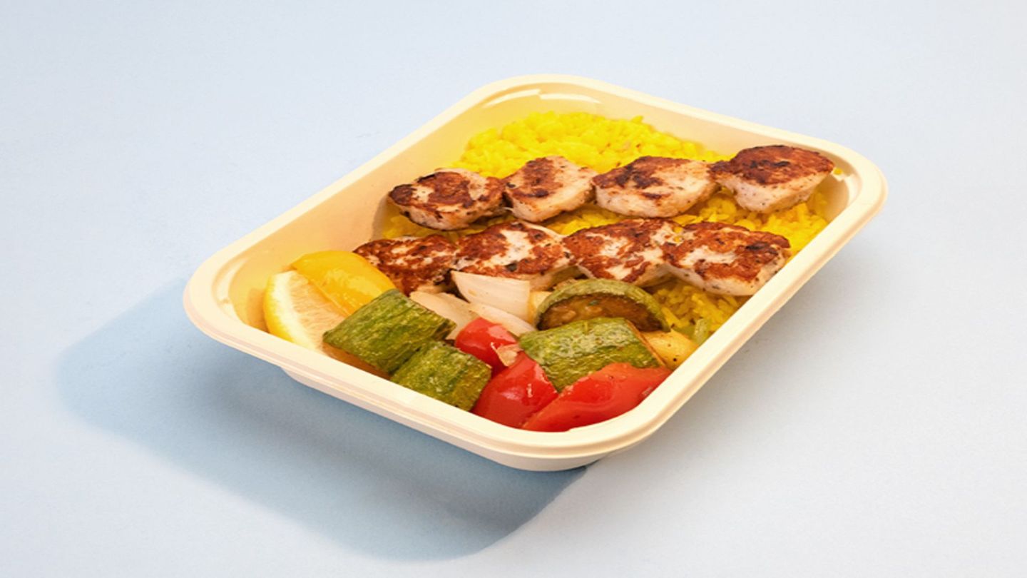 شيش طاوق مع الارز والخضار