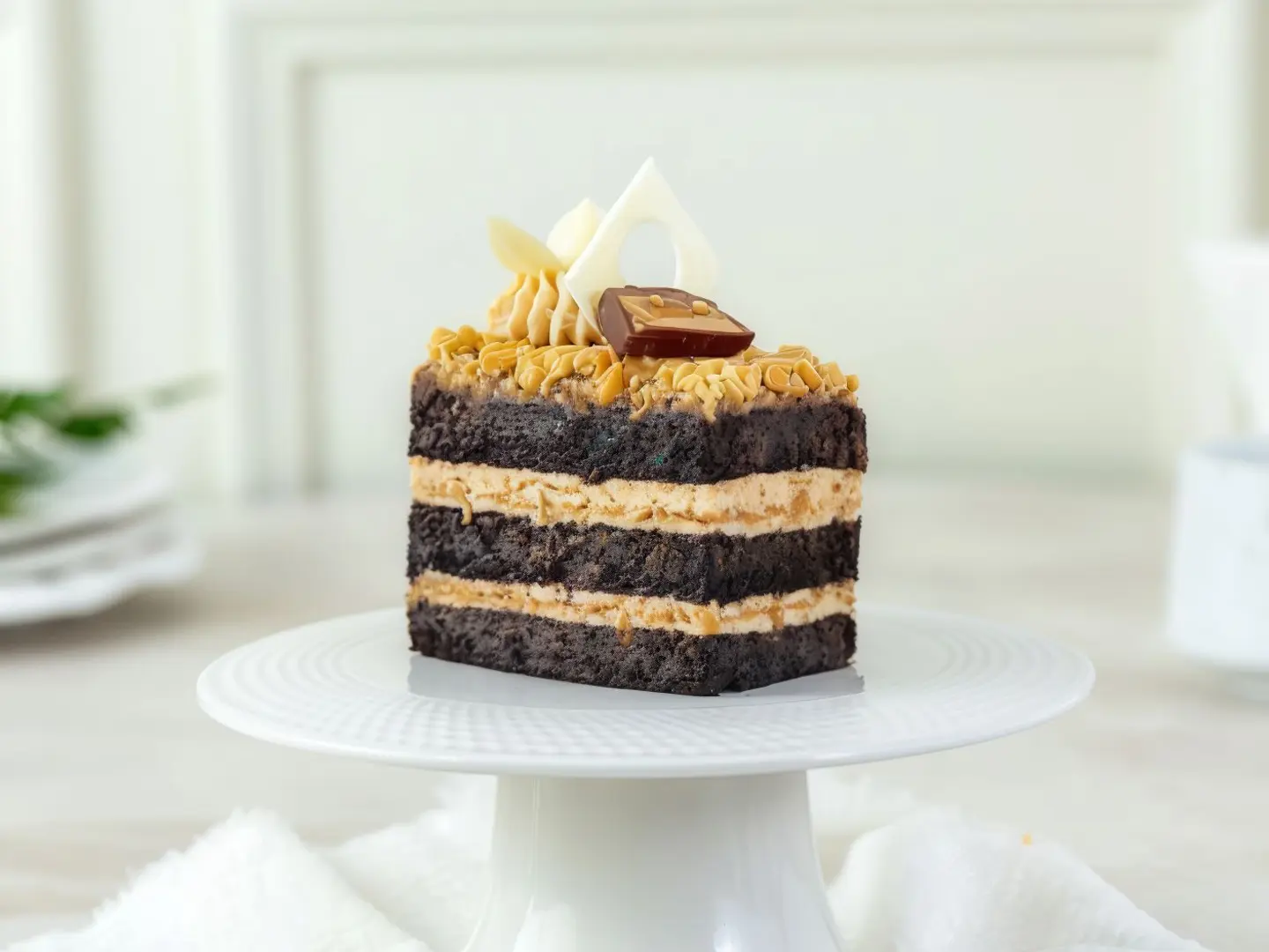 قطعة من كيكة الشوكولا وزبدة الفول السوداني