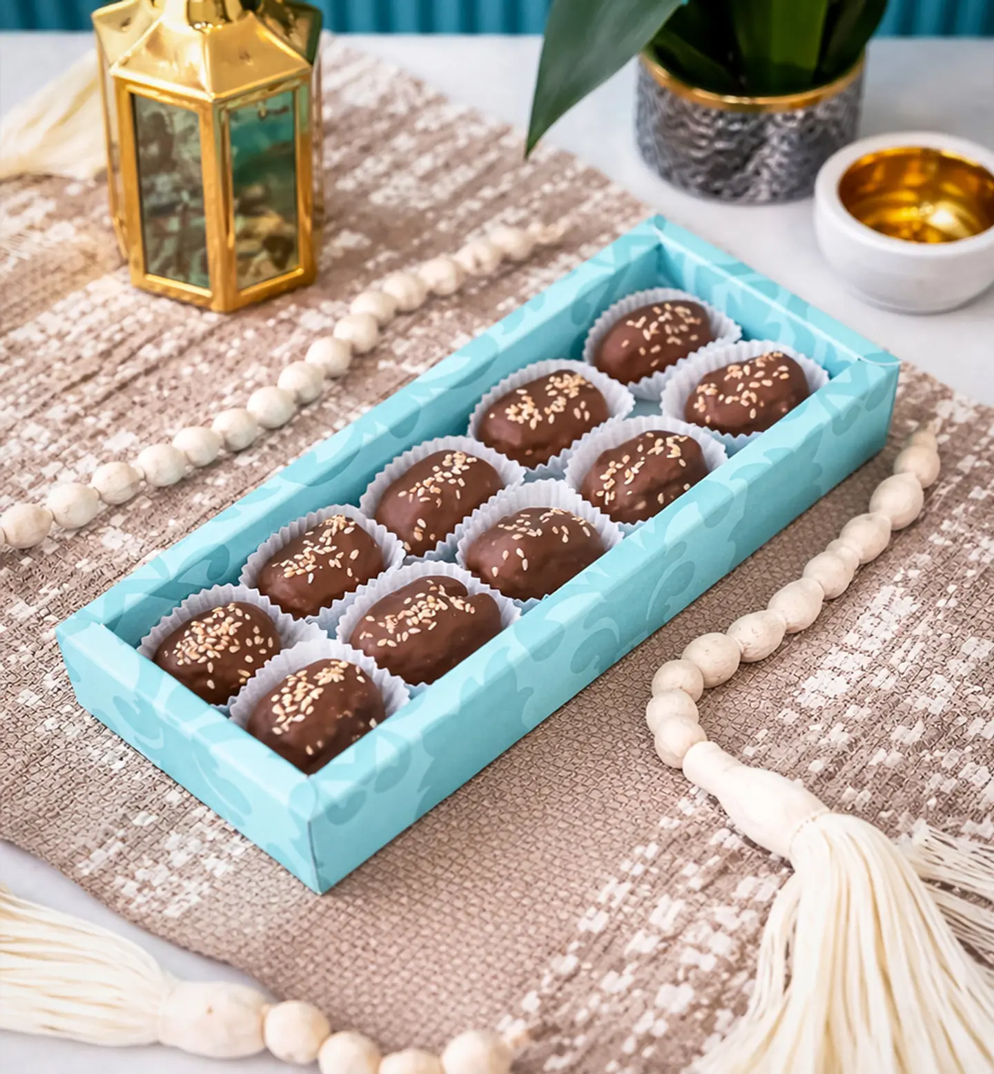 بوكس تمر بحشوة السمسم - صغير