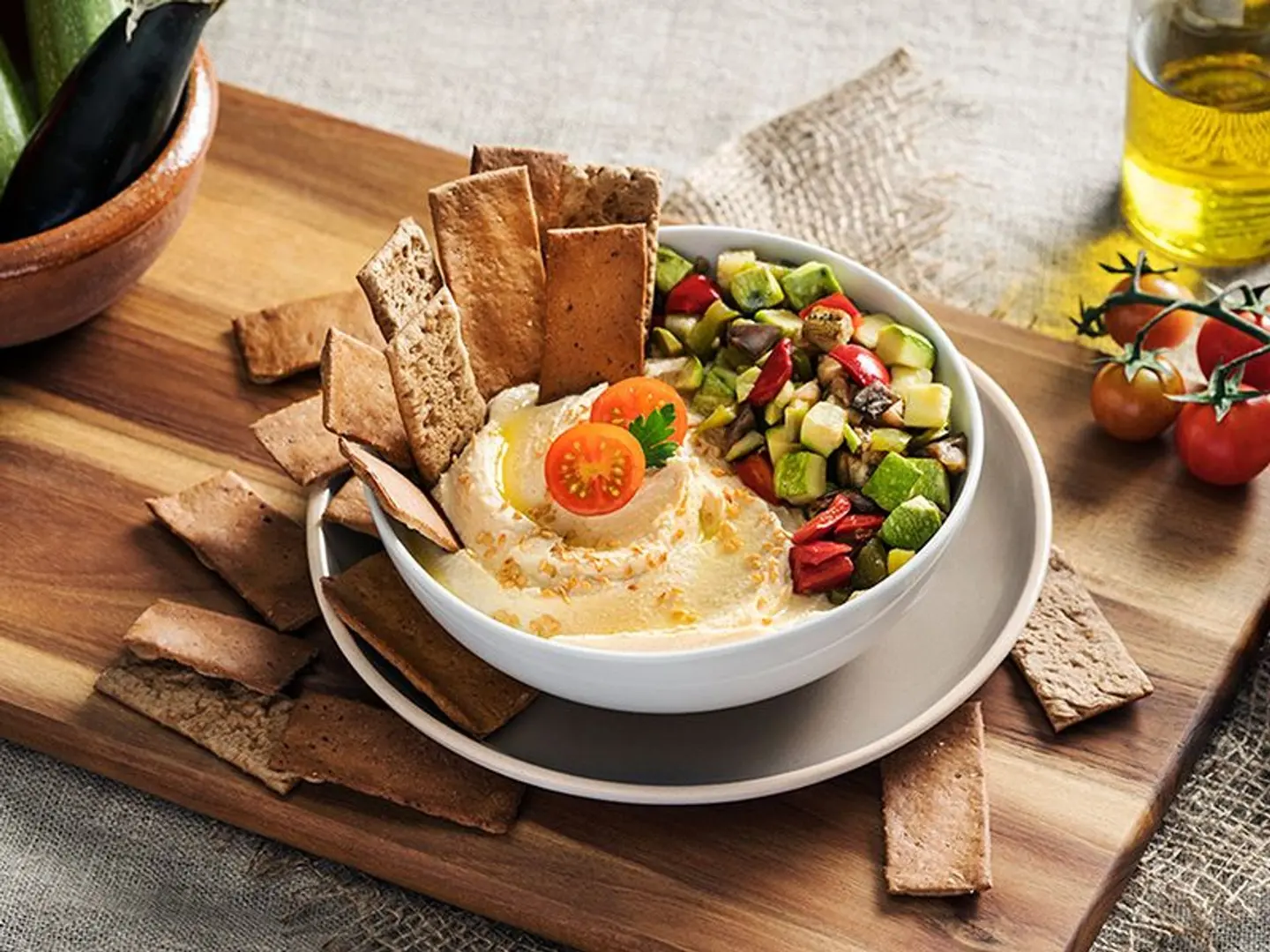 Hummus & Crackers