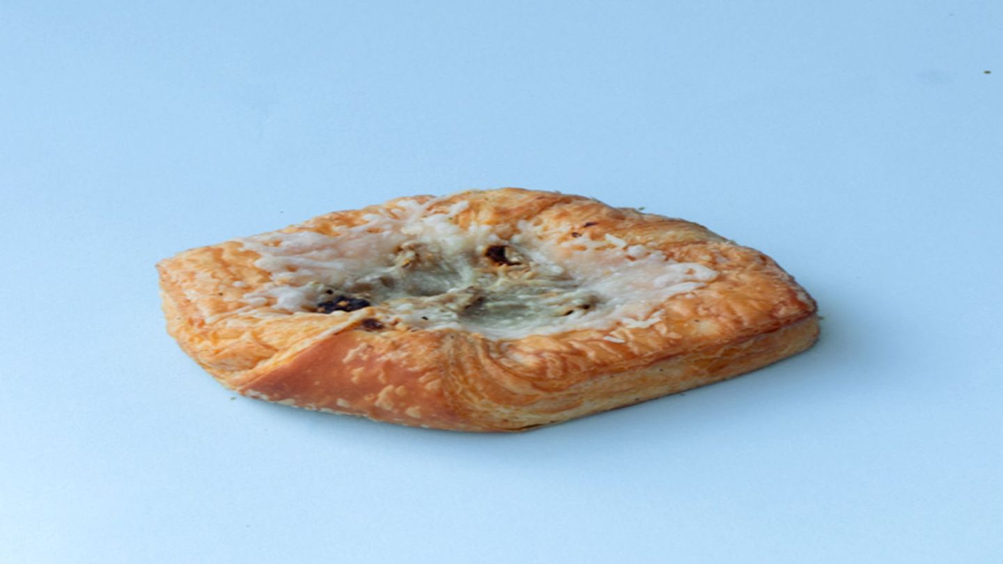 Mozzarella Tomato Open Croissant