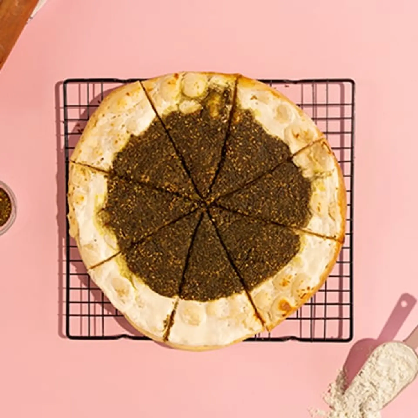 مناقيش زعتر ولبنة