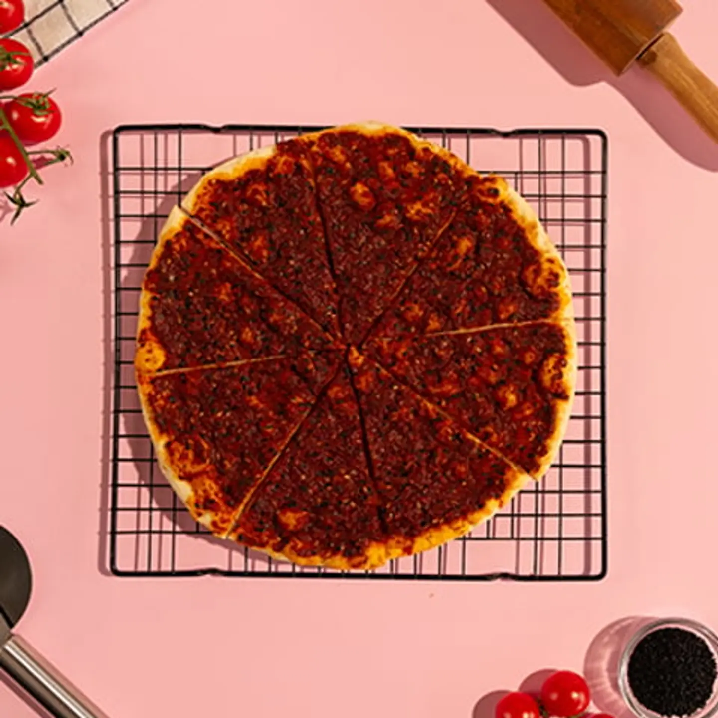 مناقيش محمرة